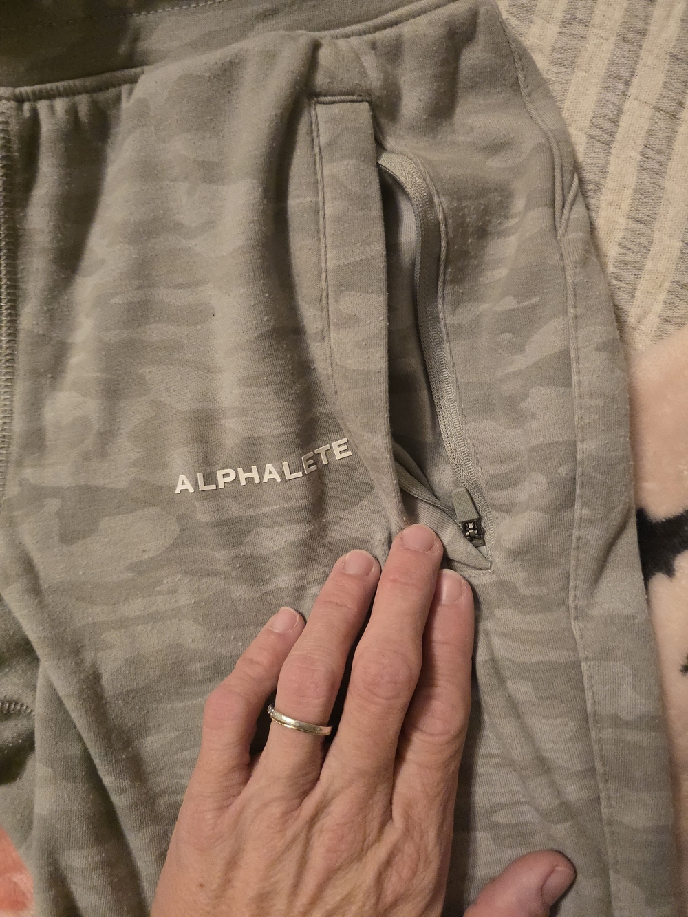Alphalete Women’s Camo Jogger Pants — Light Gray Size Small